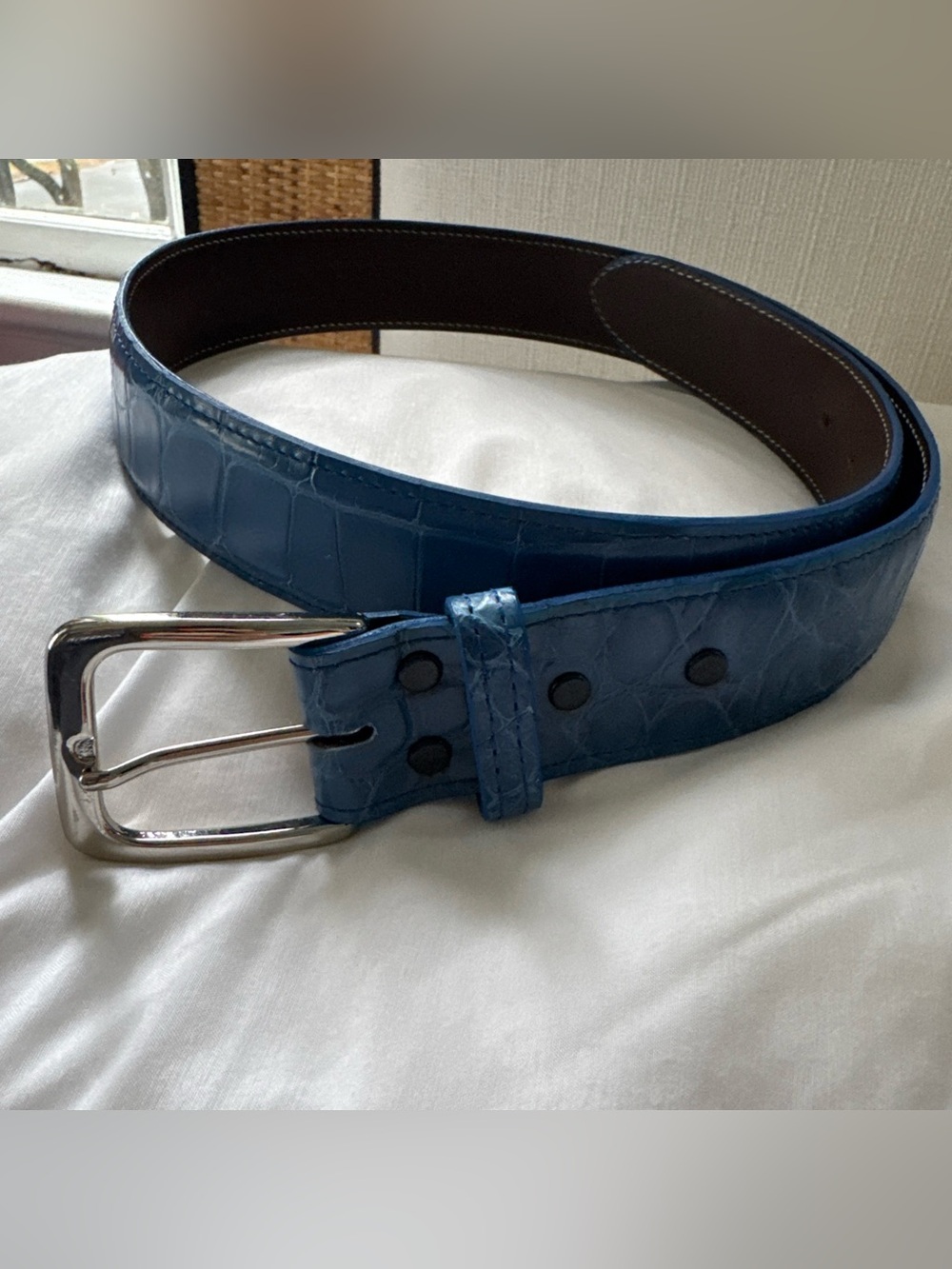 Alex’s of Vail blue alligator unisex men’s women’s belt size 32. $450 retail.